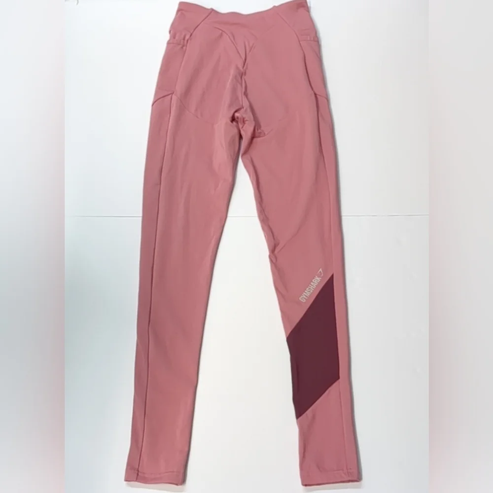 Gymshark Rose and Maroon Workout Set - Picture 8 of 9